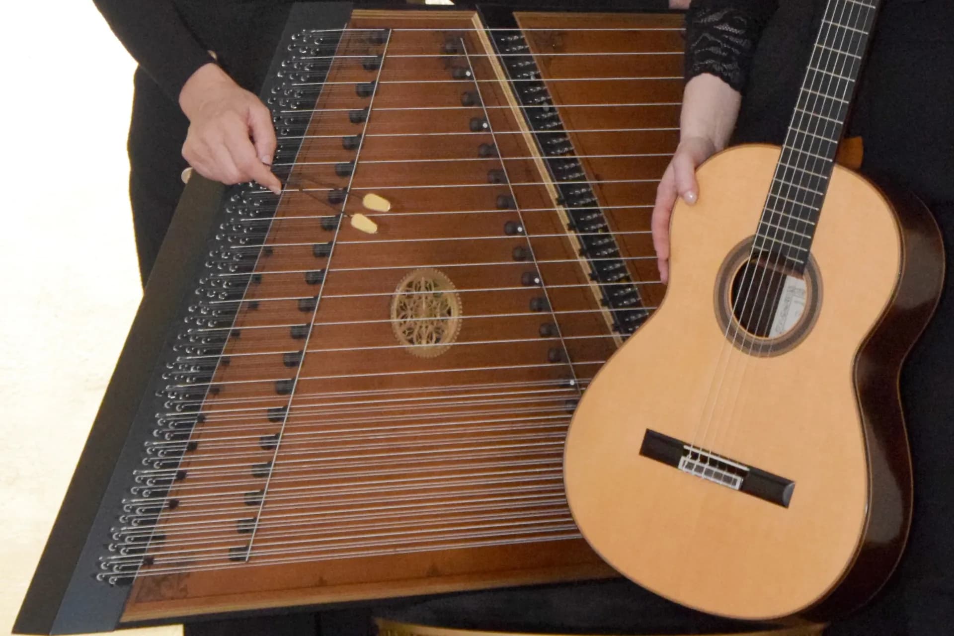 Hackbrett und Gitarre im Zusammenspiel – Salterina Duo